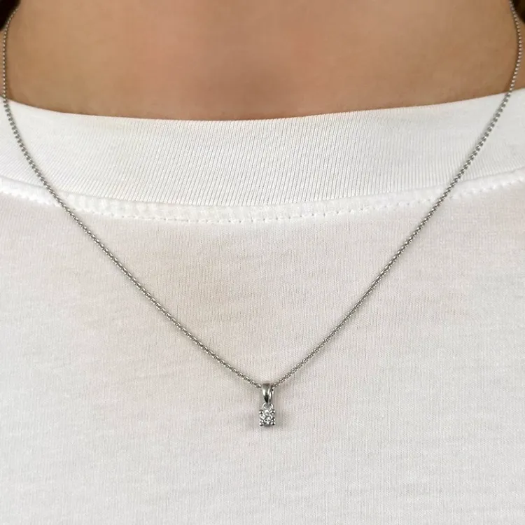 0,10 ct diamant solitaireanheng i 14 karat hvitt gull 0,10 ct