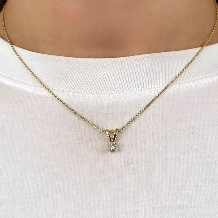 diamant solitaireanheng i 14 karat gull 0,20 ct