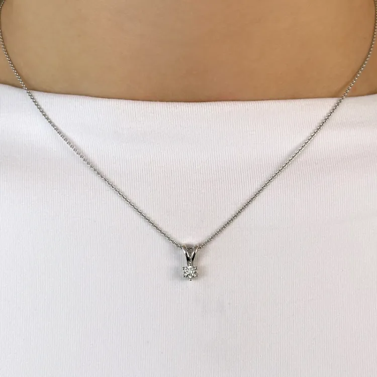 diamant solitaireanheng i 14 karat hvitt gull 0,20 ct