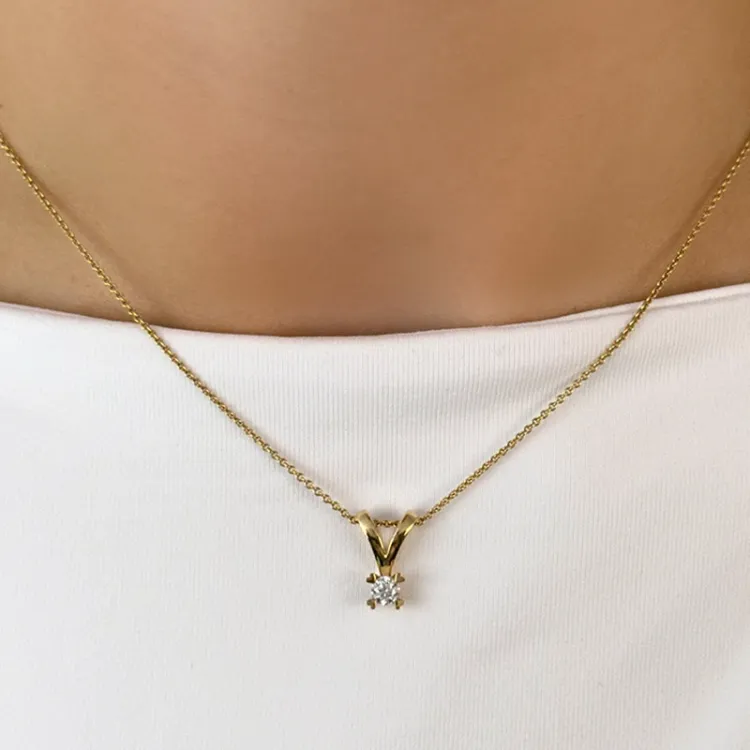 diamant solitaireanheng i 14 karat gull 0,20 ct