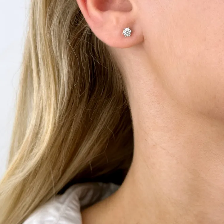 2 x 0,20 ct solitaireørepynt i 14 karat hvitt gull med diamant