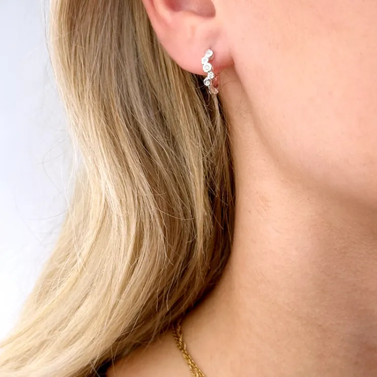 12 mm hvite zirkon creol i sølv - Bubbly Sparkle