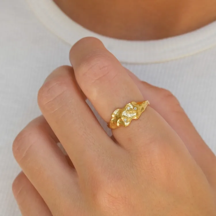 bred zirkon ring i forgylt sølv - Lumé Etched