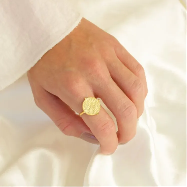 rund ring i forgylt messing - Eliné