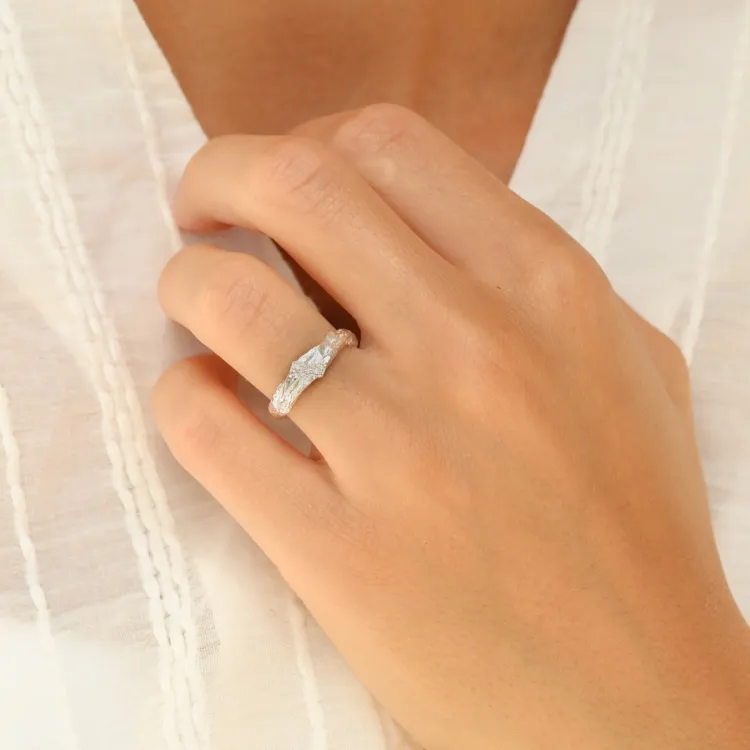 zirkon ring i forsølvet messing - Lumé Etched
