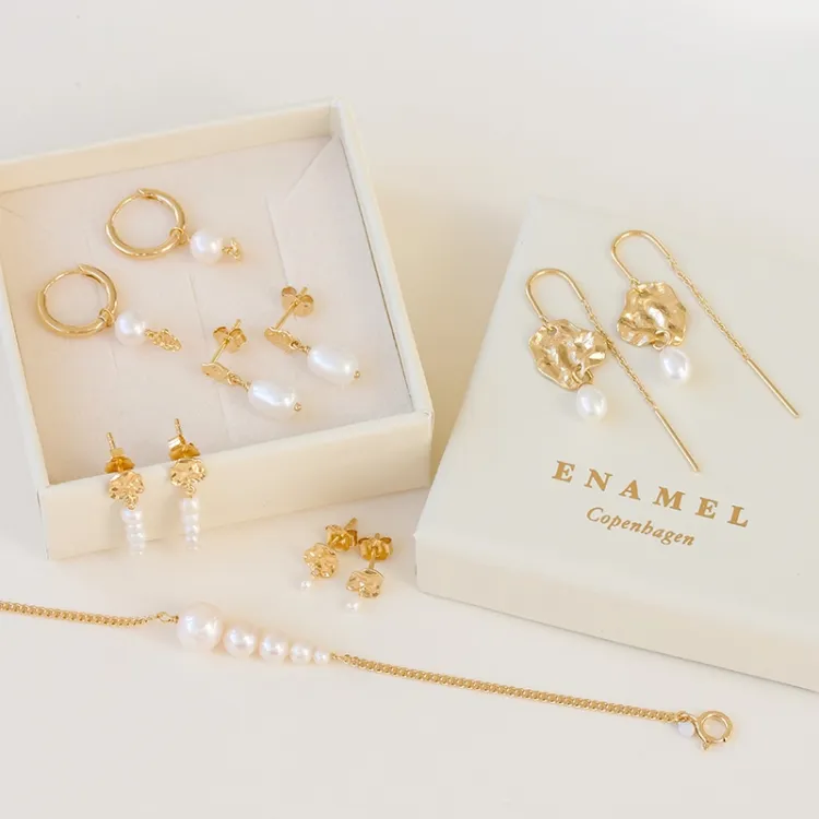 Enamel Kai Pearl perle kjedeøreringer i forgylt sølv