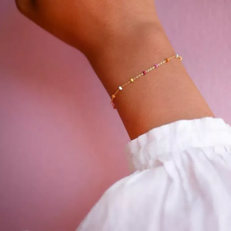 Enamel Lola Rainbow armbånd i forgylt sølv regnbuefarget emalje
