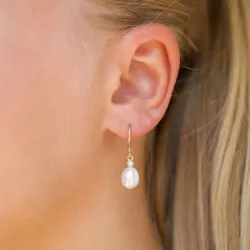 Ovale 7 - 8 mm aaa-gradert ferskvannsperle briljantøredobb i 14 karat gull med diamanter 