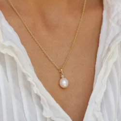 Ovalt perle diamantanheng i 14 karat gull 0,02 ct