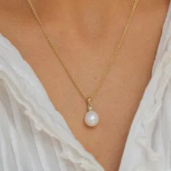 Ovalt perle diamantanheng i 14 karat gull 0,02 ct