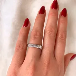 Alliansering i 14 karat hvitt gull 3 x 0,15 ct
