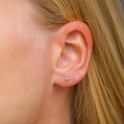 3 mm kule ørestikker i 9 karat hvitt gull
