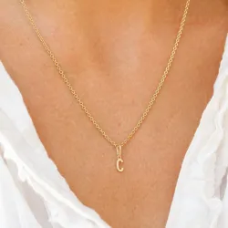 bokstav c anheng i 9 karat gull