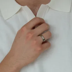 Ring i titanium og sølv
