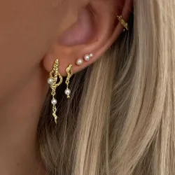 Nava Zale  lange perle øredobber i forgylt sølv