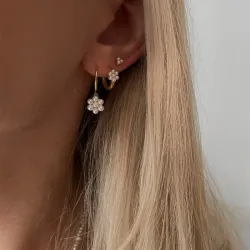 Nava Bellis perle øredobber i forgylt sølv