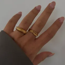 Khaai Studio Drift justerbar ring i forgylt stål