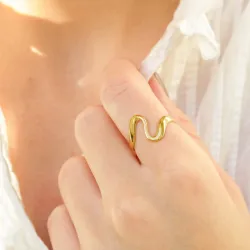 Khaai Studio Wave justerbar ring i forgylt stål