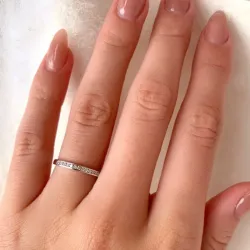 ring i 9 karat hvitt gull