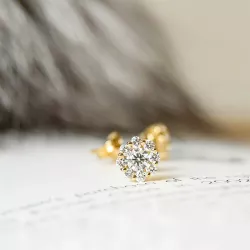 blomst diamant ørestikker i 14 karat gull med diamant 