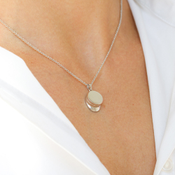 Støvring Design russelue  anheng med halskjede i rodinert sølv