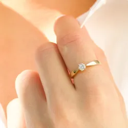 4,7 mm zirkon solitairering i 9 karat gull