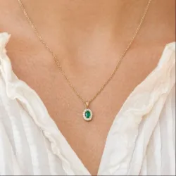 ovalt smaragd diamantanheng i 14 karat gull 0,25 ct 0,15 ct