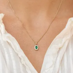ovalt smaragd diamantanheng i 14 karat gull 0,25 ct 0,15 ct