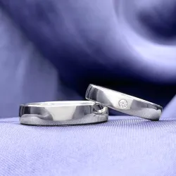 4 mm gifteringer i 9 karat hvitt gull 0,03 ct - par