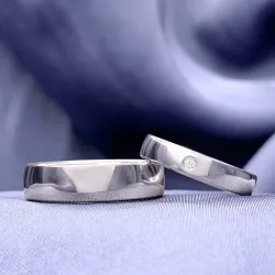 5 og 4 mm gifteringer i 9 karat hvitt gull 0,03 ct - par