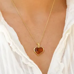 hjerte rav anheng i forgylt sølv