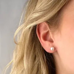 6 mm elfenben hvit perleøredobb i 9 karat gull