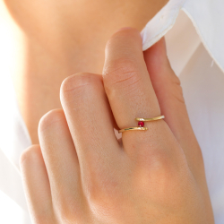 rubin ring i 9 karat gull 0,10 ct