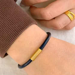 Flat svart armbånd i lær  x 6 mm