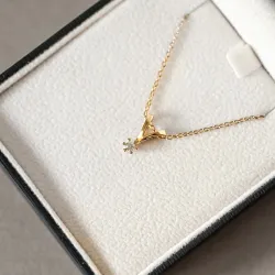 0,05 ct lab grown diamant anheng i 9 karat gull 0,05 ct