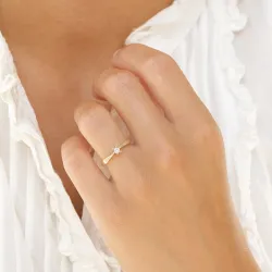 0,10 ct lab grown diamant solitairering i 14 karat gull 0,10 ct