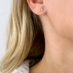 2 x 0,05 ct lab grown diamant solitaireørepynt i 14 karat hvitt gull med lab grown diamant 