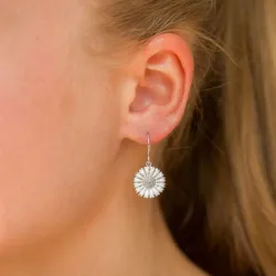 15 mm margeritt øredobber i rodinert sølv - Marie