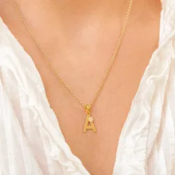 bokstav a anheng i forgylt sølv