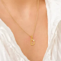 bokstav d anheng i forgylt sølv