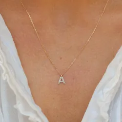 bokstav a zirkon halskjede med anheng i 8 karat