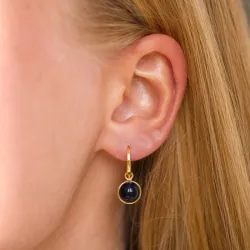 runde syntetisk blå safir øredobber i forgylt sølv - Loom Stones