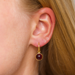 runde rød krystall øredobber i forgylt sølv - Loom Stones