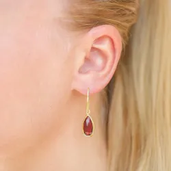 lange dråpe rød krystall øredobber i forgylt sølv - Loom Stones