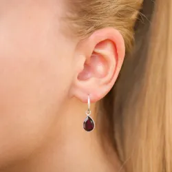 dråpe granat øredobber i forsølvet messing - Loom Stones