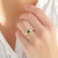 grønn krystall ring i forgylt messing - Eliné
