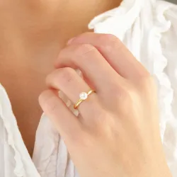 syntetisk perle ring i forgylt messing - Eliné