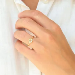 lysegrønn krystall ring i forgylt messing - Loom Stones