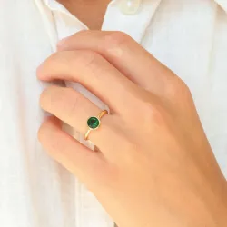 grønn krystall ring i forgylt messing - Loom Stones