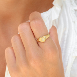 bokstav b zirkon ring i forgylt messing